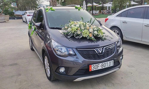 Dân chơi Hà thành rước dâu bằng xe Vinfast Fadil giá rẻ