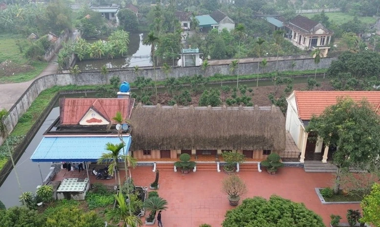 Cận cảnh ngôi nhà mái bổi trăm năm hiếm hoi ở Ninh Bình 