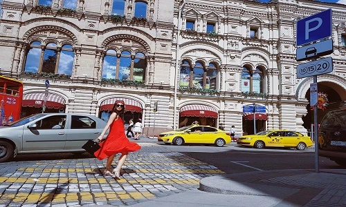 “Bà chủ bán hải sản” xinh đẹp với đam mê check in khắp thế giới