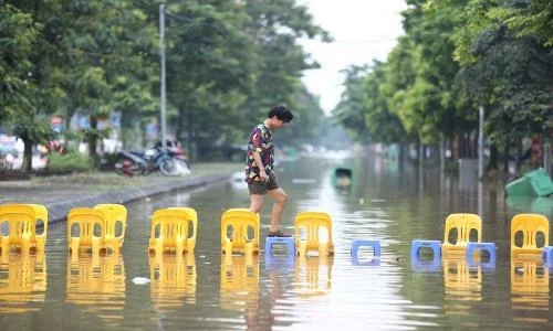 Dân mạng có ảnh gì vui ngày Hà Nội ngập lụt trên diện rộng?