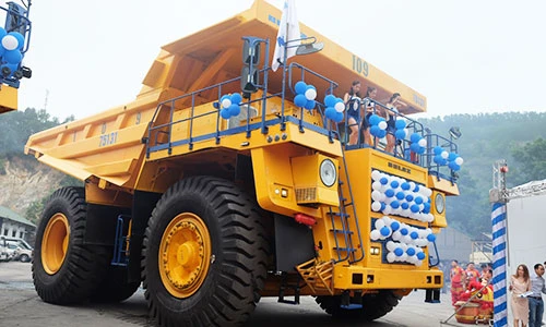 Cận cảnh xe tải “khủng” BelAZ mới giá 35 tỷ ở VN
