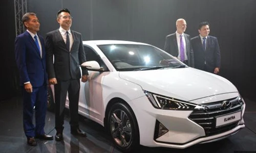 Hyundai Elantra 2019 614 triệu tại Malaysia, sắp về VN