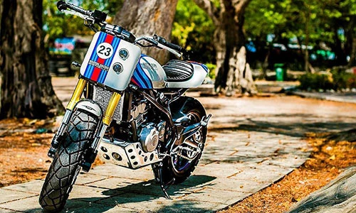 Môtô giá rẻ Benelli BN302 “biến hình” xe đua flat track