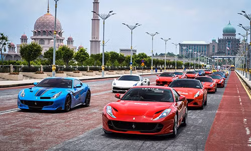 Các đại gia Singapore cưỡi siêu xe Ferrari “đua nóng” tại Malaysia 