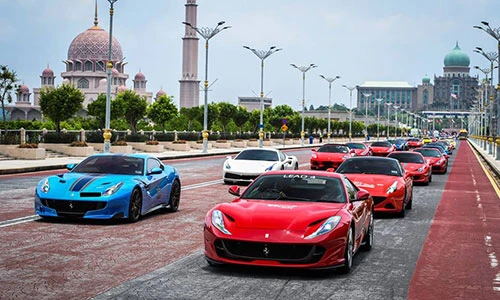 Các đại gia Singapore cưỡi siêu xe Ferrari “đua nóng” tại Malaysia