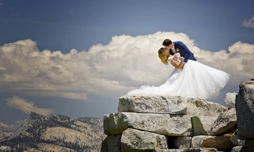 Bộ ảnh cưới cực độc trên đỉnh núi cao 1.400m