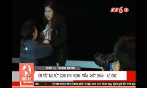 Mốt chụp ảnh về đêm trên cầu Nhật Tân của dân HN