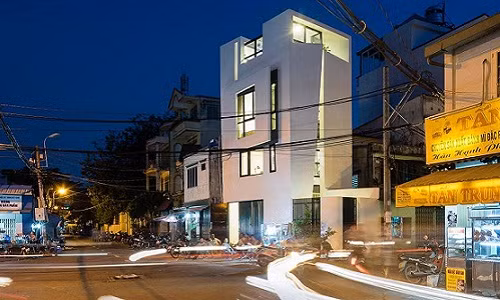 Nhà 3 tầng méo mó kịch độc ở TP HCM