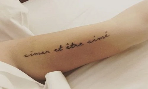 Xăm chữ tiếng Pháp: Trào lưu mới được bạn trẻ ưa chuộng