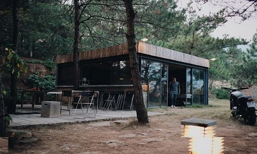 Giới trẻ thích thú với ngôi nhà gỗ trong rừng ngoại ô HN