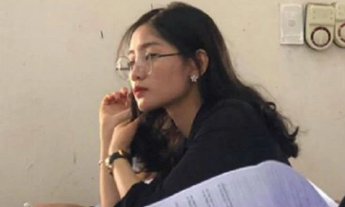 Danh tính cô giáo bị chụp lén xinh như hot girl gây sốt MXH