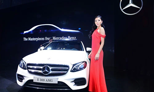 Hoa hậu Kỳ Duyên “cặp kè” xế sang nhà Mercedes
