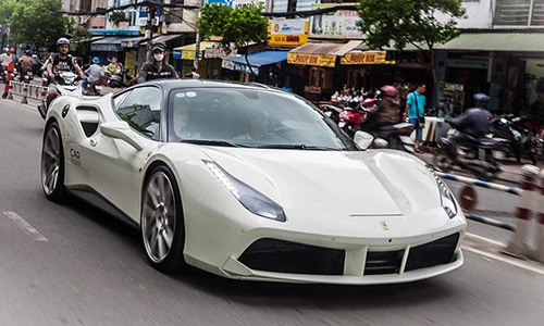 Cường Đô La thay siêu xe chục tỷ "như thay áo"