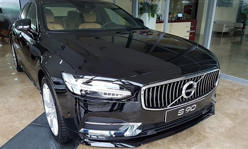 Volvo S90 chính hãng giá 2,7 tỉ đồng tại Việt Nam