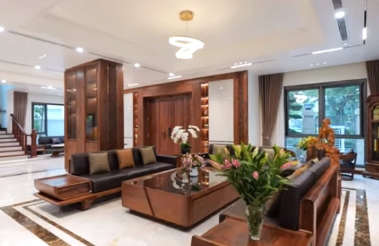 Cận cảnh siêu biệt thự gỗ óc chó 4 mặt thoáng giữa lòng Hà Nội