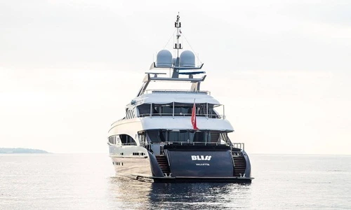 Ảnh hiếm bên trong nhà máy sản xuất siêu du thuyền đắt đỏ