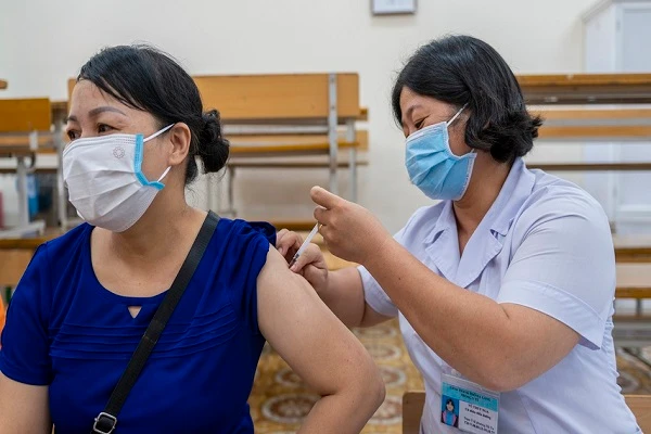 Hơn 6.000 người ở Hạ Long được tiêm vắc xin Sinopharm