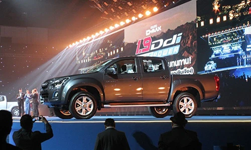 Isuzu ra mắt pick-up D-Max 2015 chốt giá từ 310 triệu đồng