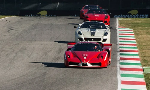 Ngắm dàn “siêu ngựa” Ý show hàng tại lễ hội của Ferrari