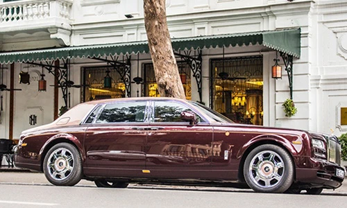 Rolls-Royce Phantom Lửa Thiêng 51 tỷ lăn bánh tại HN