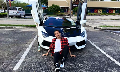 Ca sỹ Tuấn Hưng vi vu cùng dàn siêu xe Việt trên đất Mỹ