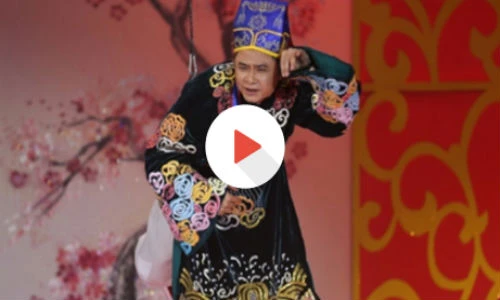 Lần đầu xuất hiện Táo Hải sản hài với tôm phá giá