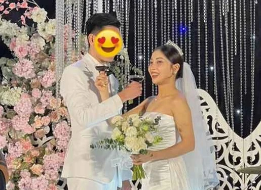 Lộ ảnh "mối tình năm 17 tuổi của Quang Hải" lên xe hoa