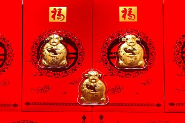 Bóc giá các loại bao lì xì mạ vàng Tết Tân Sửu 2021