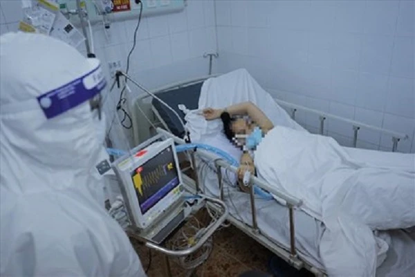 Video: Môi giới F0 khỏi bệnh chăm sóc BN COVID-19 “cắt phế” tới 1/4 ngày công