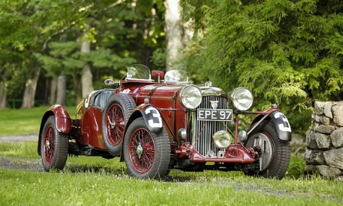 Chiêm ngưỡng xe đua cổ kỳ dị giá 50 tỷ đồng