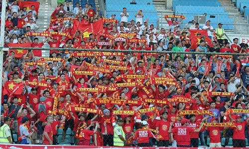 Bị BTC AFF Cup 2016 chơi khó, CĐV Việt Nam vượt khó chiến thắng