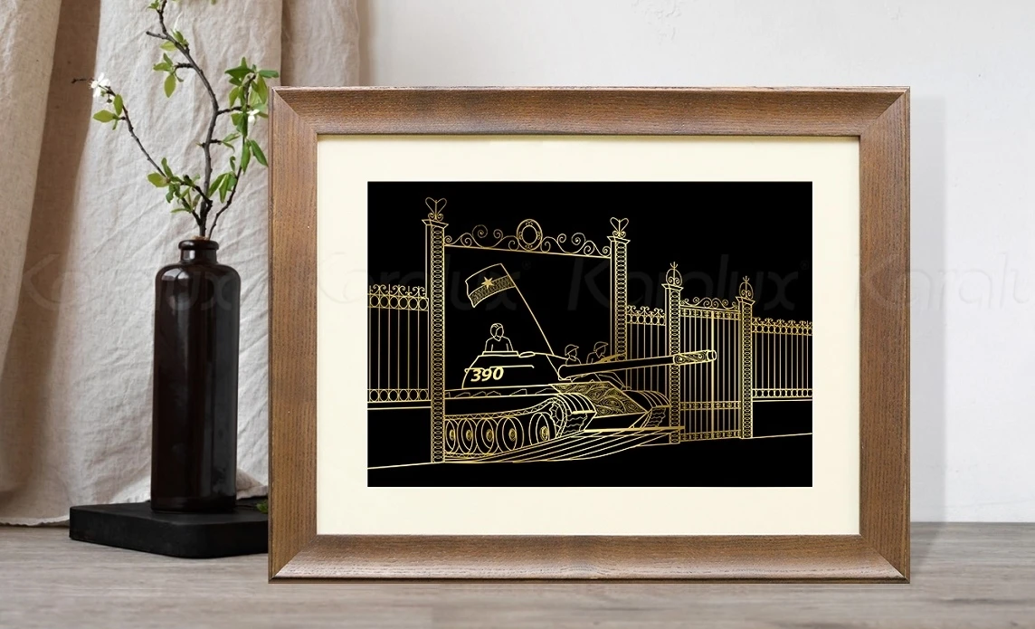 Quà tặng mang đậm dấu ấn lịch sử hút khách dịp 30/4 