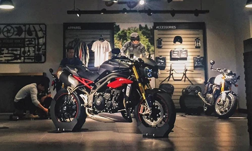 Môtô Triumph Speed Triple R chính hãng giá 699 triệu tại VN