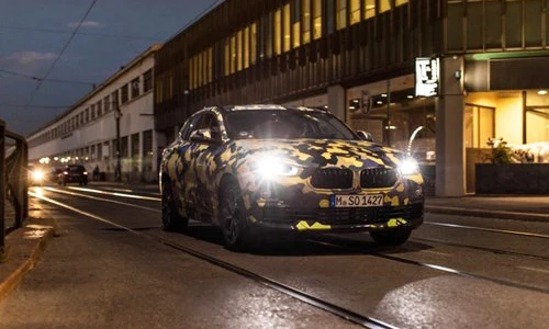 BMW "nhá hàng" X2 tại kinh đô thời trang Ý 