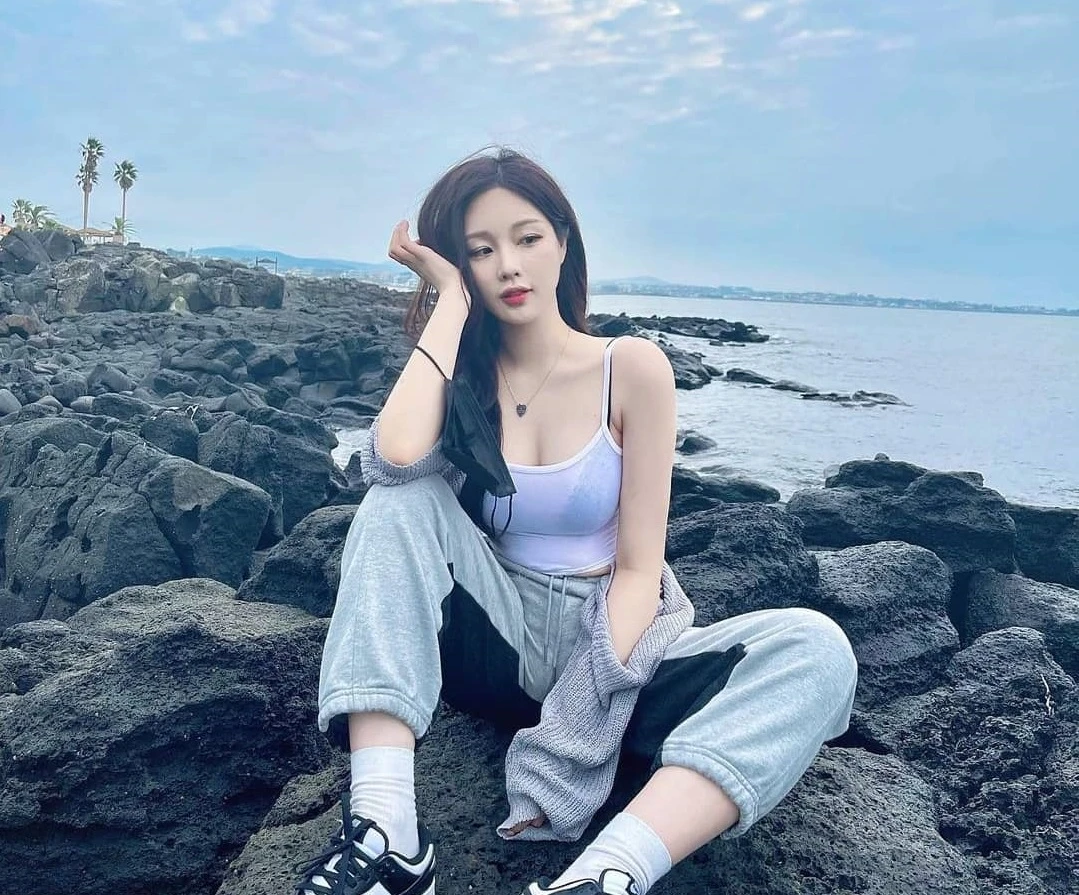 Gái xinh Hàn Quốc khoe body điểm 10, gương mặt miễn chê