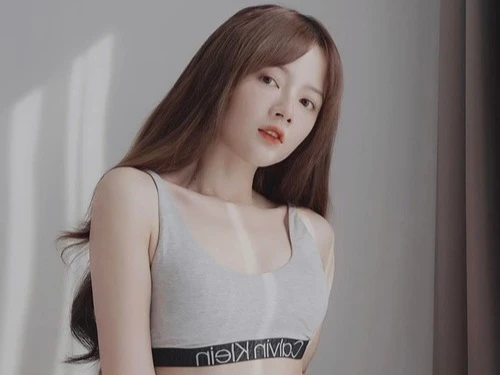 Bỏ hình tượng ngây thơ, "hot girl ảnh thẻ" ngày càng bốc lửa