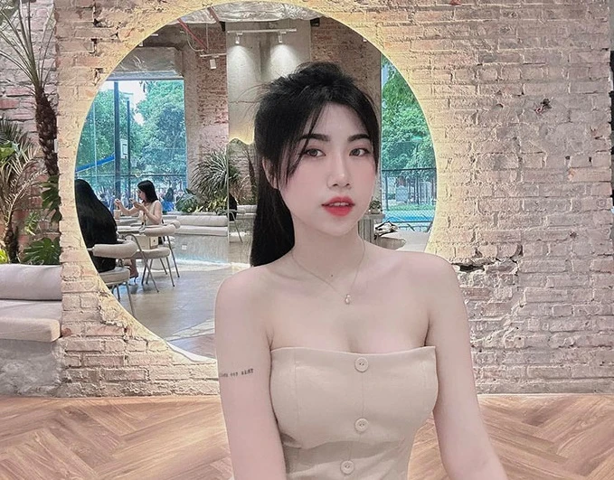 Em gái Văn Toàn khoe vòng 1 lấp ló cực quyến rũ