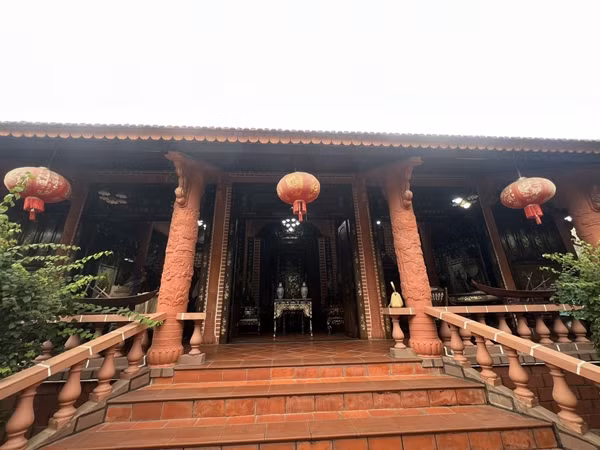 Biệt thự gốm lớn nhất Việt Nam của đại gia miền Tây