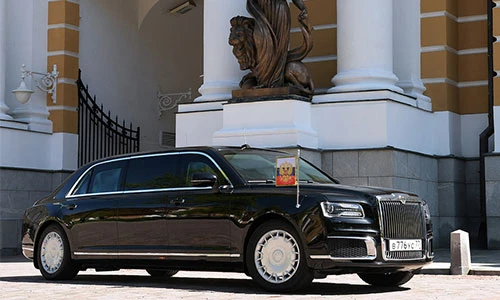 Xe sang Cortege của tổng thống Putin lăn bánh đến Phần Lan