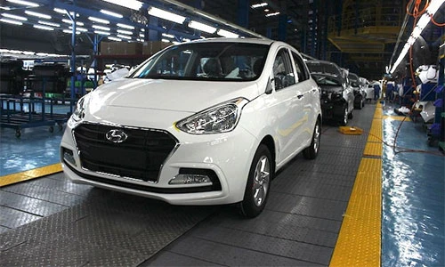 Loạt ôtô lắp ráp tại Việt Nam tăng giá theo xe nhập khẩu