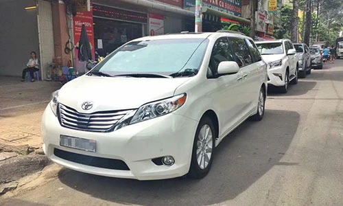 Sau 7 năm, Toyota Sienna vẫn thét giá 2,3 tỷ ở Sài Gòn