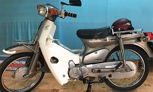Cận cảnh xe máy Honda Cub 82 "còn zin" tại Hà Nội