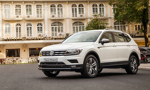 Volkswagen Tiguan Allspace giá 1,69 tỷ lăn bánh ở Sài Gòn