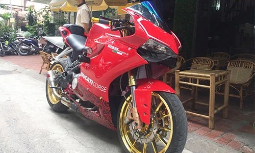 Môtô giá rẻ Benelli BN 302 "nhái" Ducati 1199 Panigale ở Hà Nội 