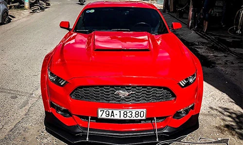 Dân chơi Nha Trang độ Ford Mustang tiền tỷ thành “hàng độc“
