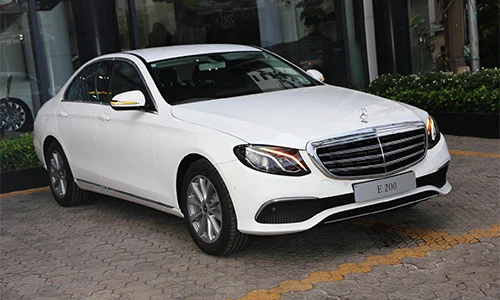 Mercedes-Benz E200 mới giá 2,099 tỷ lộ diện tại Việt Nam