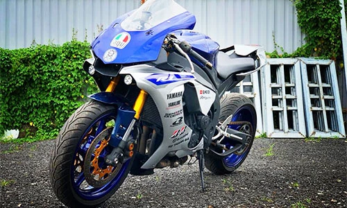 Thợ Sài Gòn "hô biến" Yamaha R1 cũ thành siêu môtô R1M