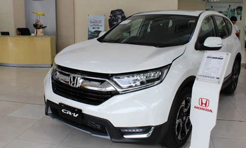 Mua xe ôtô nhập khẩu "giá rẻ" phải chi thêm tiền phụ kiện?