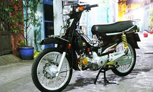 Honda Dream Việt độ kiểng “cực chất” tại Sài Gòn