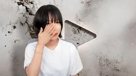 Hot girl Hàn Quốc hé lộ bị bạn trai cũ dọa tung clip nóng